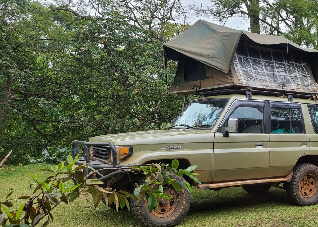 4x4-car-hire-entebbe-Landcruiser-hardtop-with-rooftop-tent