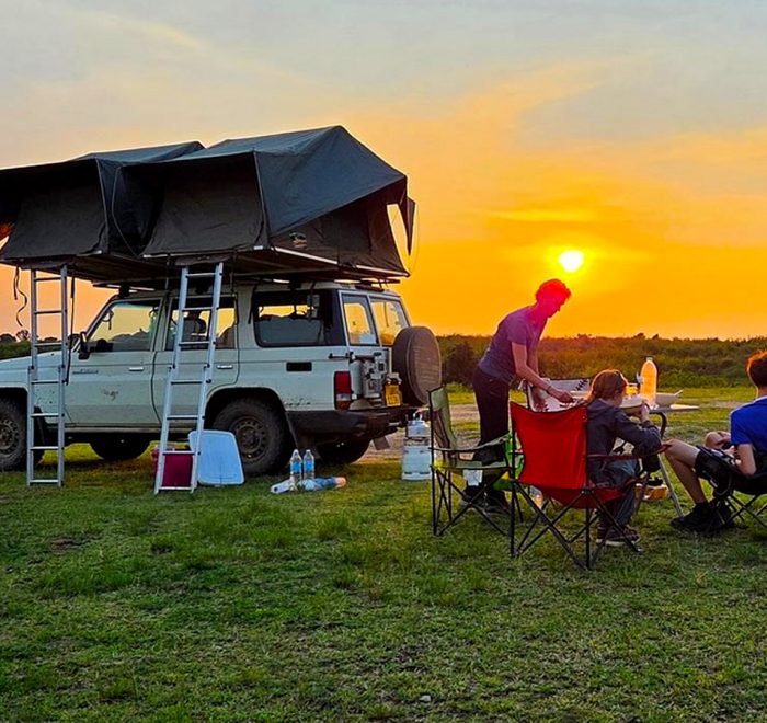 4x4-car-hire-entebbe-family-rooftop-tent