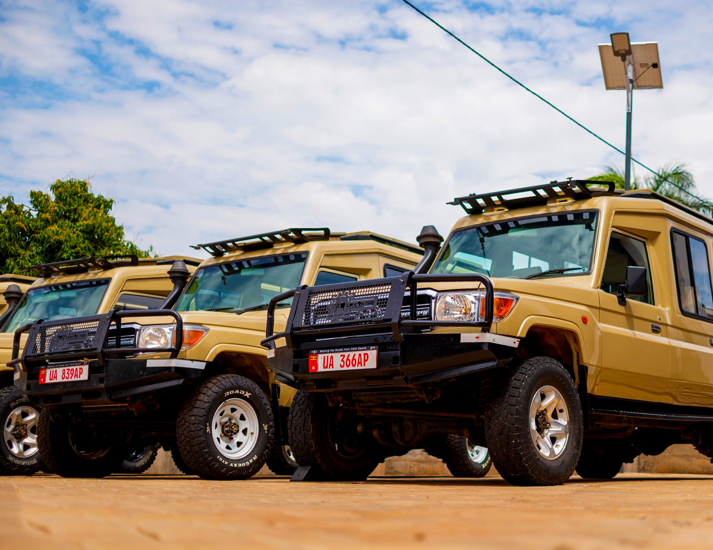 4x4-car-hire-entebbe-safari-Landcruiser