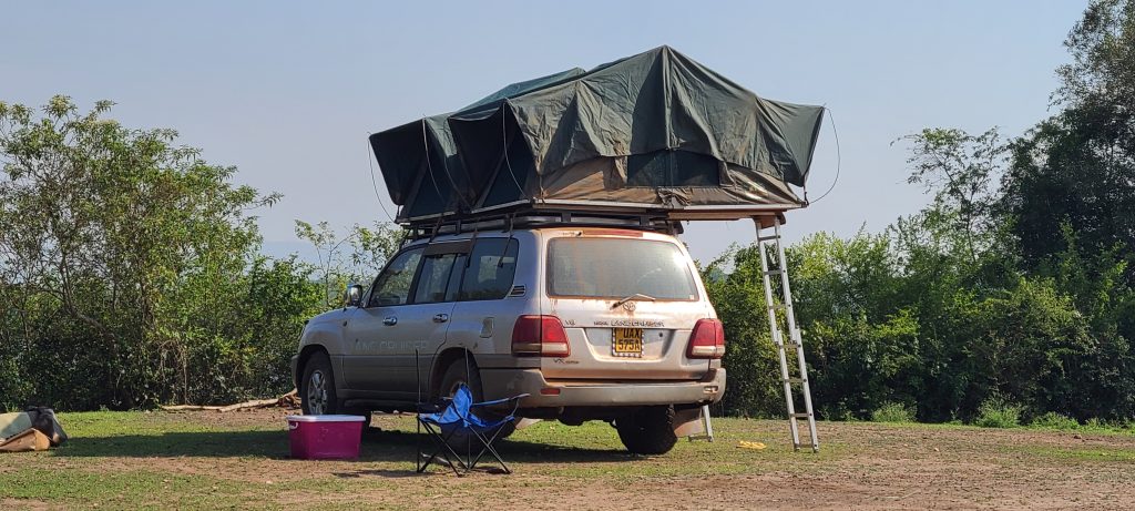 4x4-Land-Cruiser-with-rooftop-tent-Uganda