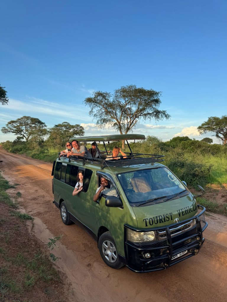 4x4-safari-van-in-Uganda-with-driver
