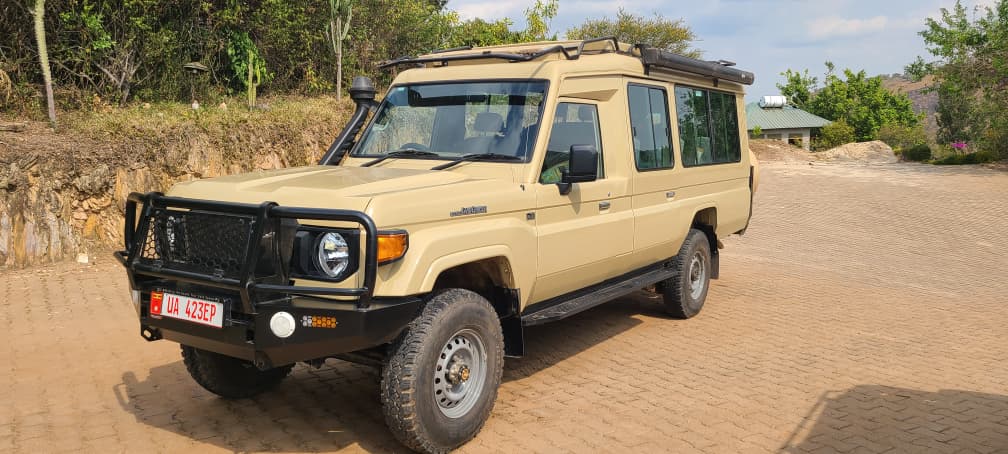 Rent Safari Land Cruiser in Entebbe